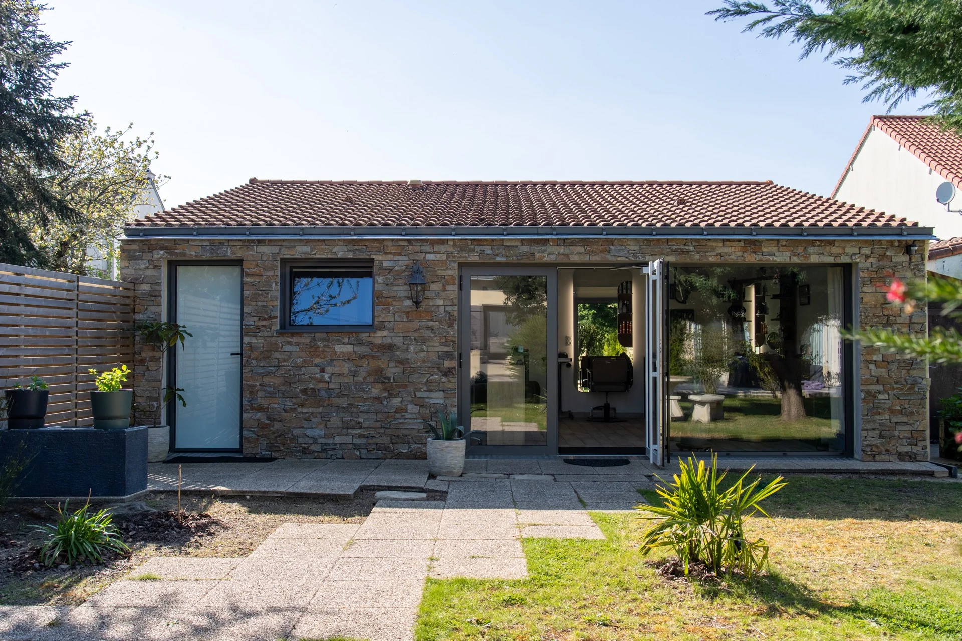 Création d’un salon de coiffure dans un garage (à domicile)